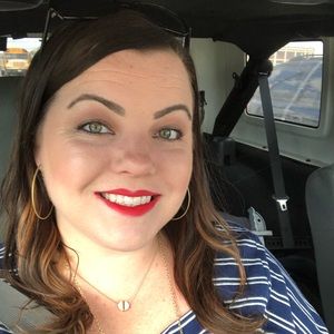 Meet your Posher, Holly